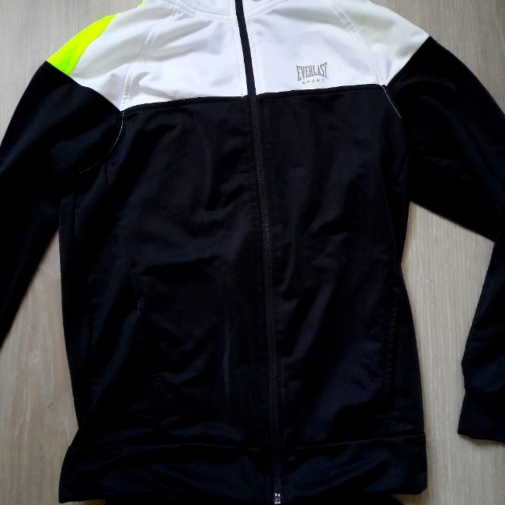 Everlast black set of sweats and hoodless jacket.